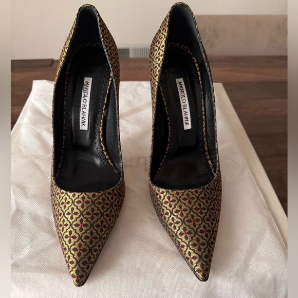 Manolo Blahnik Metallic Fabric Pumps - Picture 3 of 7